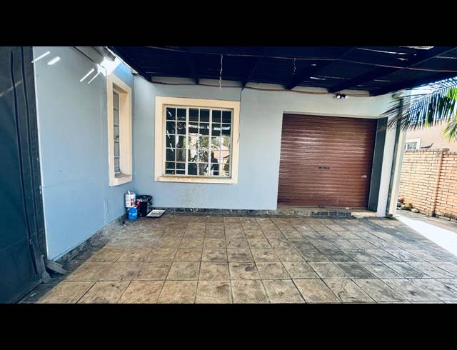 4 BEDROOM TOWNHOUSE FOR SALE IN WATERKLOOF EAST